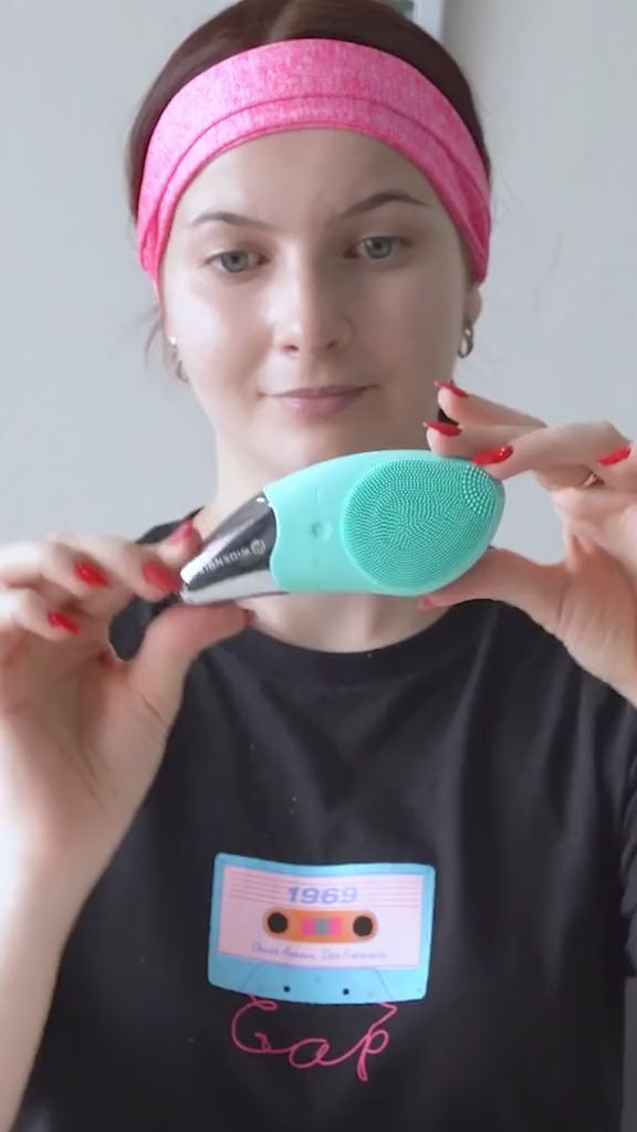 Mini Electric Facial Cleansing Brush Silicone Sonic Face Cleaner Deep Pore Cleaning Skin Massager Face Cleansing Brush Device